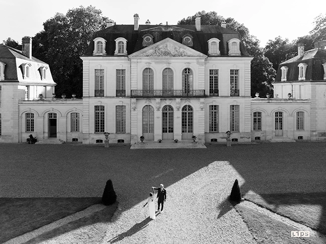 Château et parc en noir et blanc, lieu de réception de mariage dans le Poitou